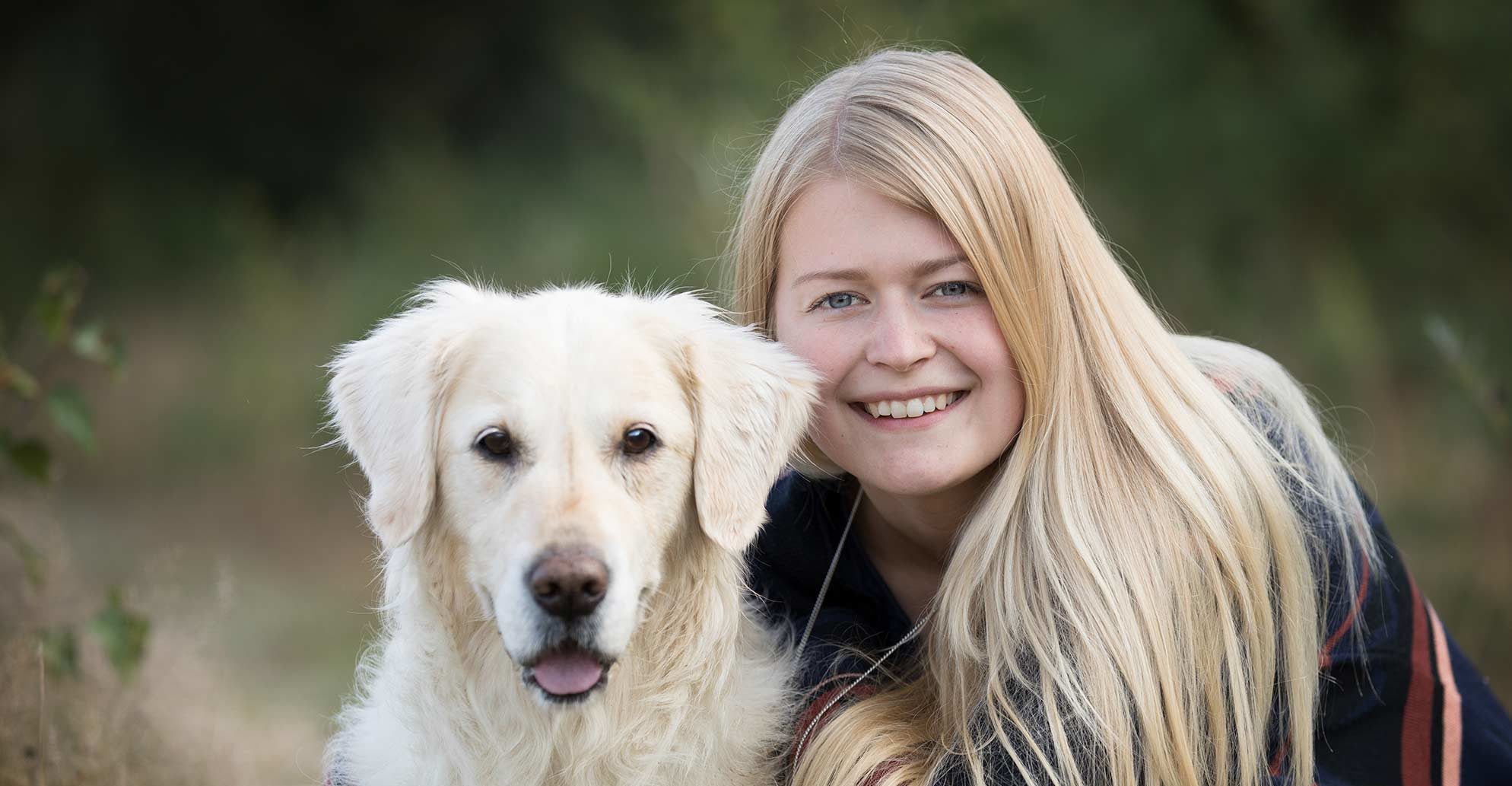 nina und golden retrieber sheila e1620198573958 Hundeschule Fellnase